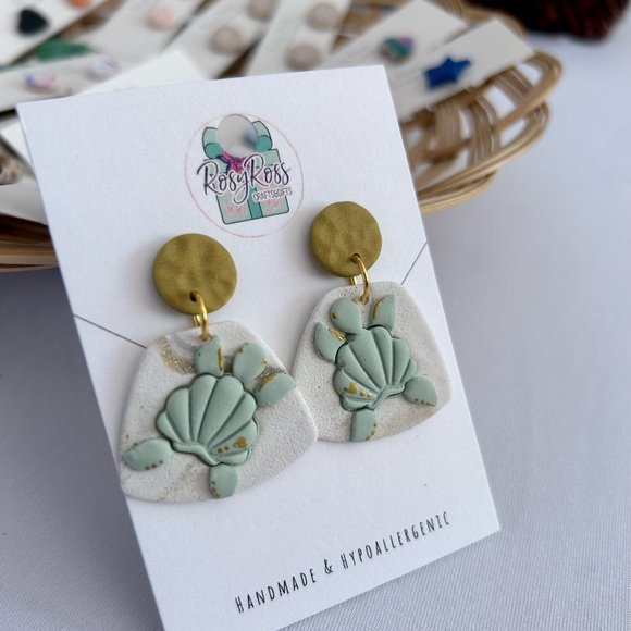 Sea Turtle earrings, clay, unique, Sandy, Beachy, vacation vibes, shoreline - Picture 1 of 1